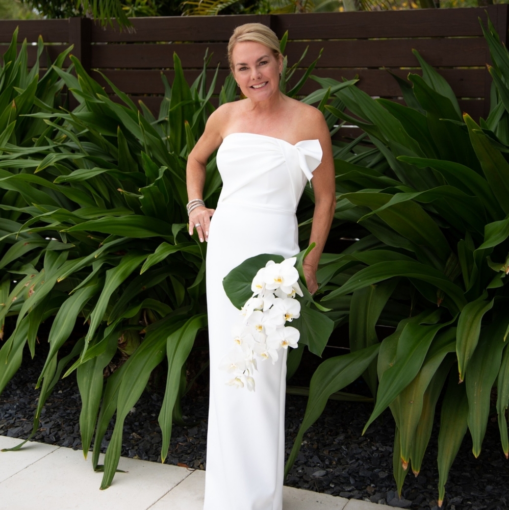 Black Halo Divinia evening gown in white sz 4